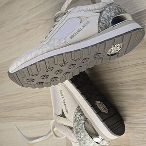 Women's Michael Kors Sneakers Sz 6 AUTHENTIC Unworn